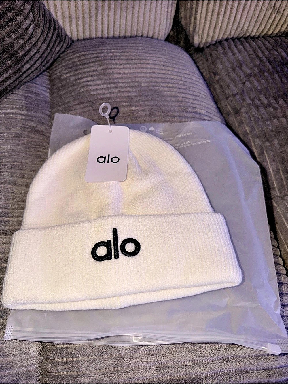 alo Ribbed Beanie in White NWT